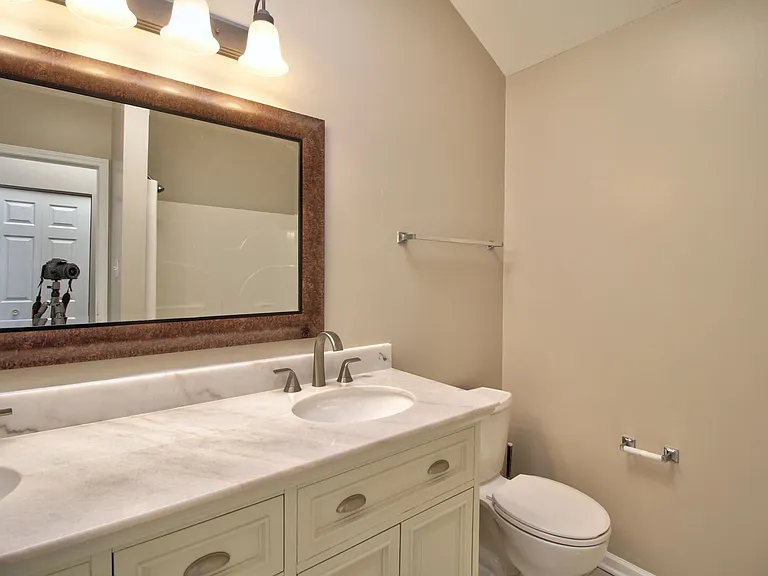 1504 Pheasant Landing Dr — Photo 12