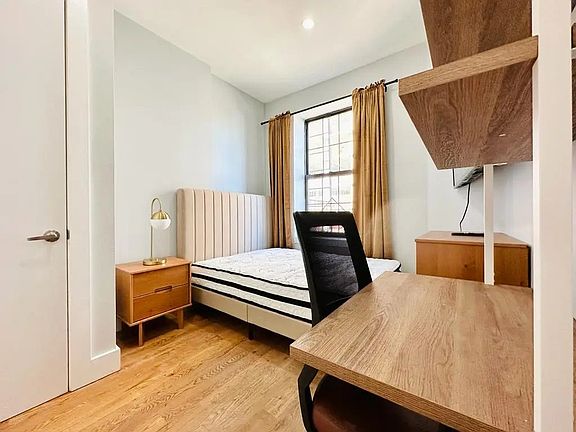 3rd image of 375 Vernon Ave APT 4