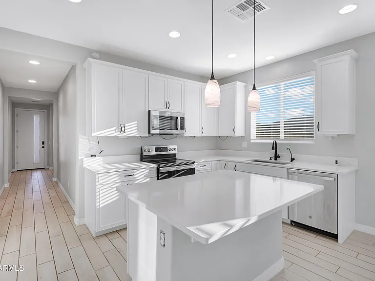 24194 W Whyman Ave — Photo 30
