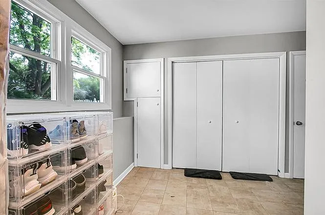 2080 Maplewood Cir — Photo 18