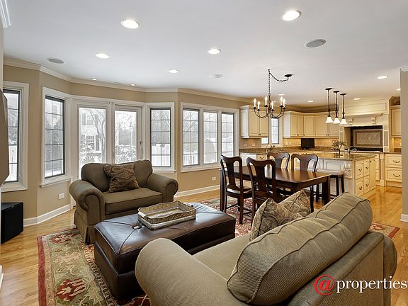5th image of 215 Crabtree Ln