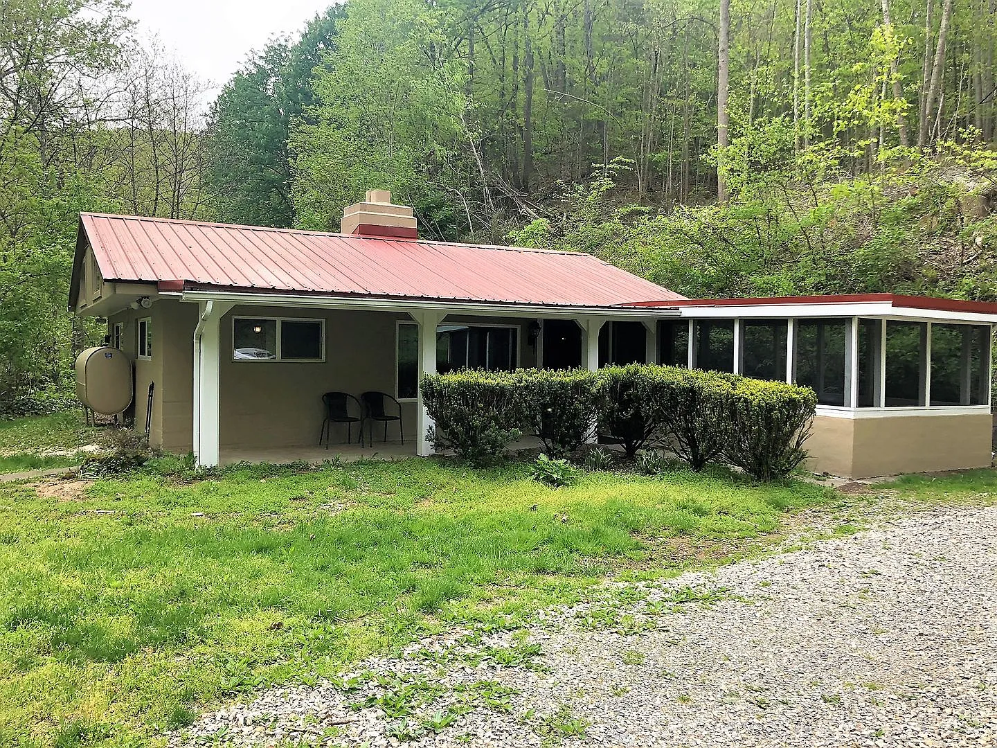 Two Bedroom Cottage in Montgomery County — Photo 1