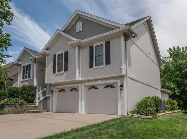 207 Woodhaven Dr, Smithville, MO 64089