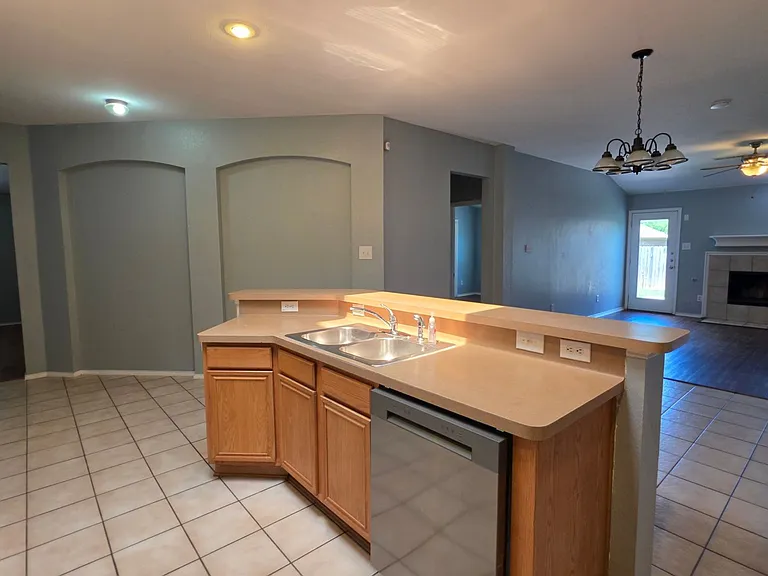 5820 Show Master Ln — Photo 7