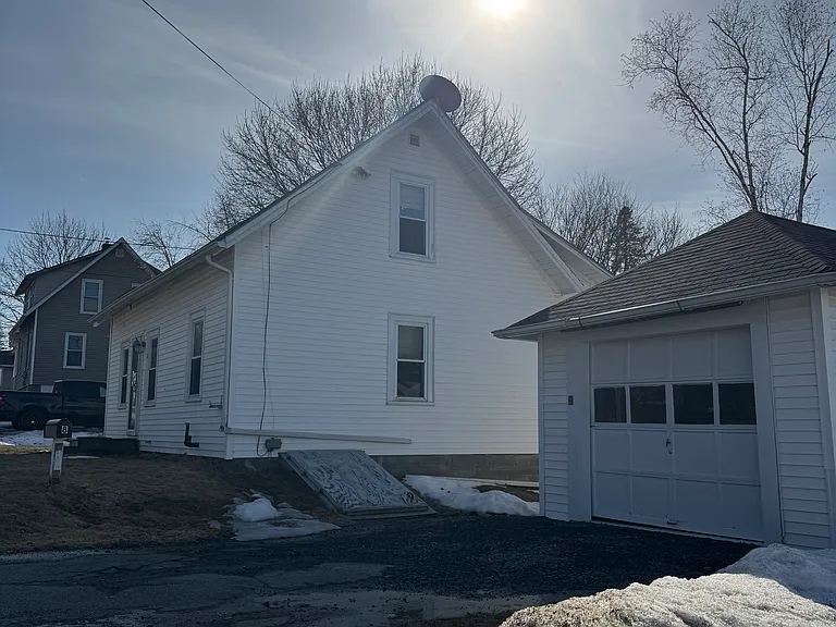 8 N Pearl St — Photo 10