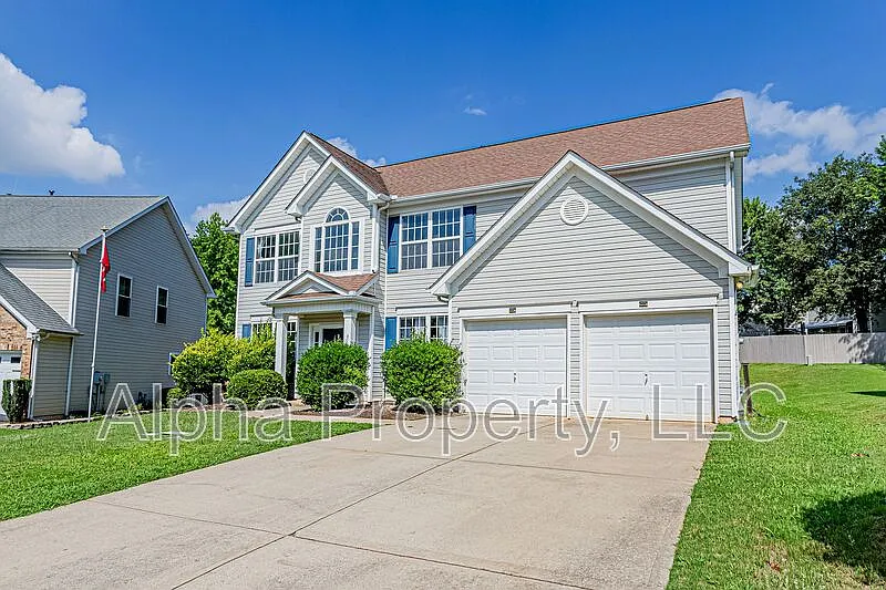 4 bed, 2.5 bath, 2617 sqft, $2,700 — Photo 2