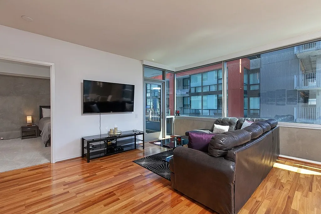 2 bed, 2.0 bath, $4,325 — Photo 3