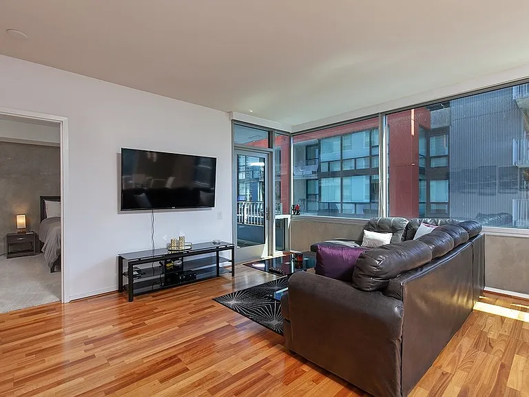 321 10th Ave #807 — Photo 3
