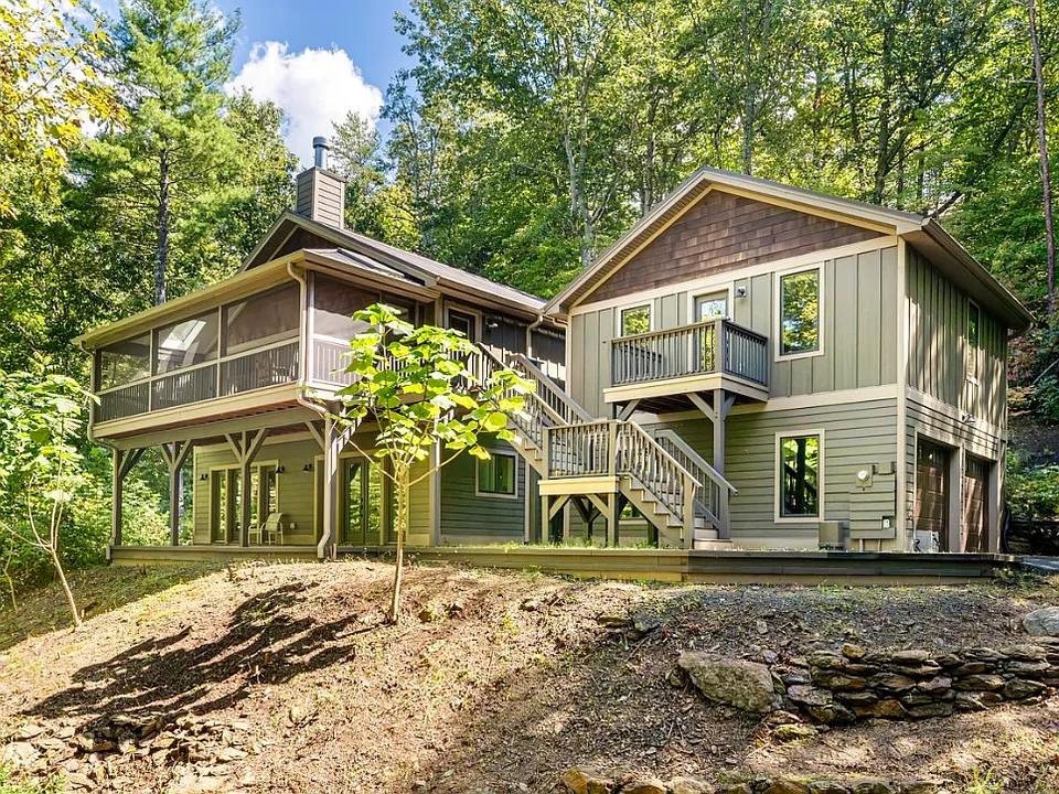 111 Eastmoor Dr