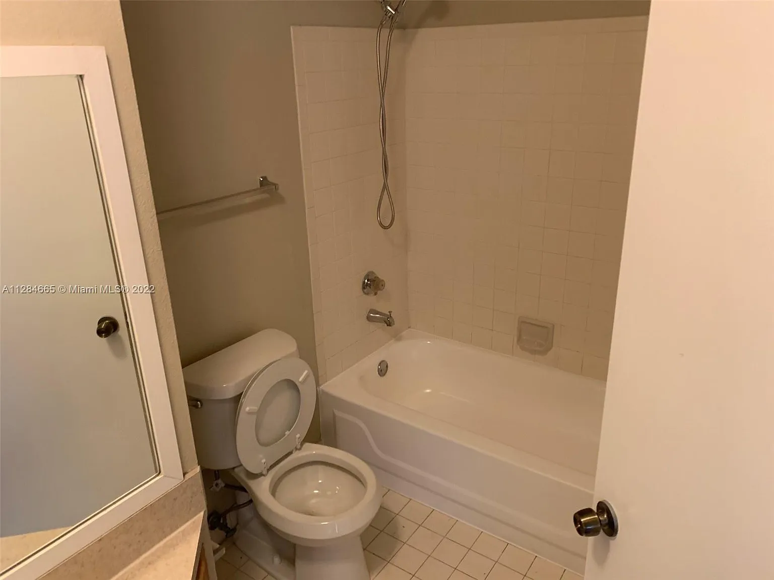 2 bed, 1000 sqft, $2,099 — Photo 3