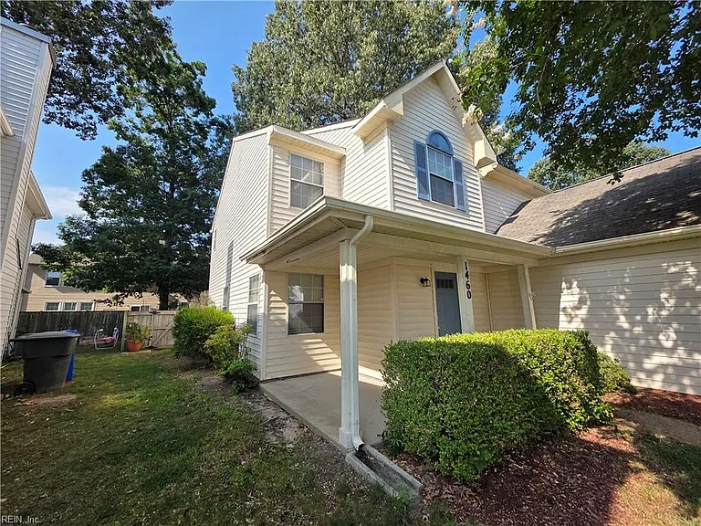 1460 Berkshire Dr — Photo 3