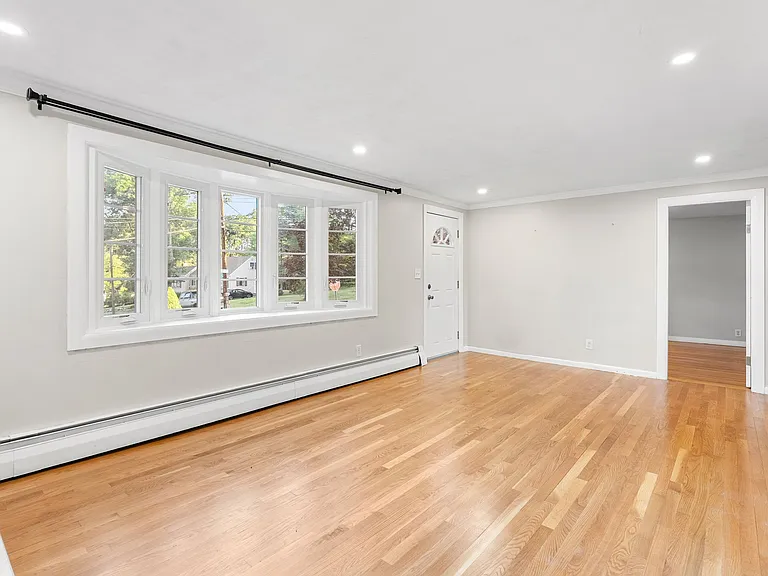 17 Scott Ave — Photo 11