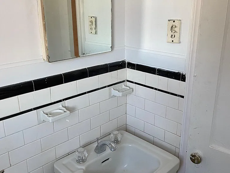 823 N Woodington Rd #1 — Photo 13