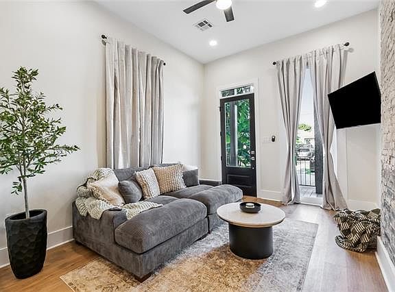 2nd image of 2721 Peniston St