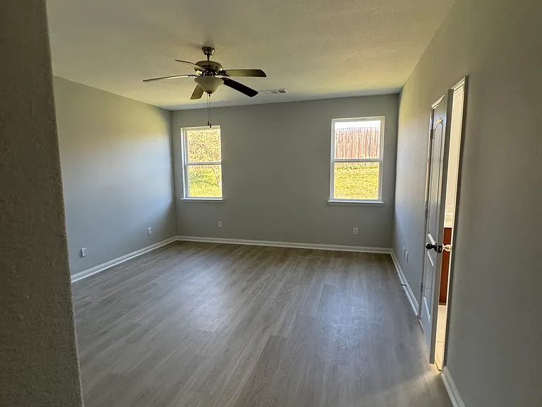 2132 Mulberry Dr — Photo 6