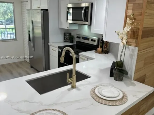 1201 SW 141st Ave APT 208J, Pembroke Pines, FL 33027