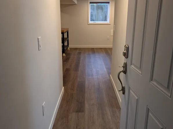 5936 34th Ave SW #B, Seattle, WA 98126