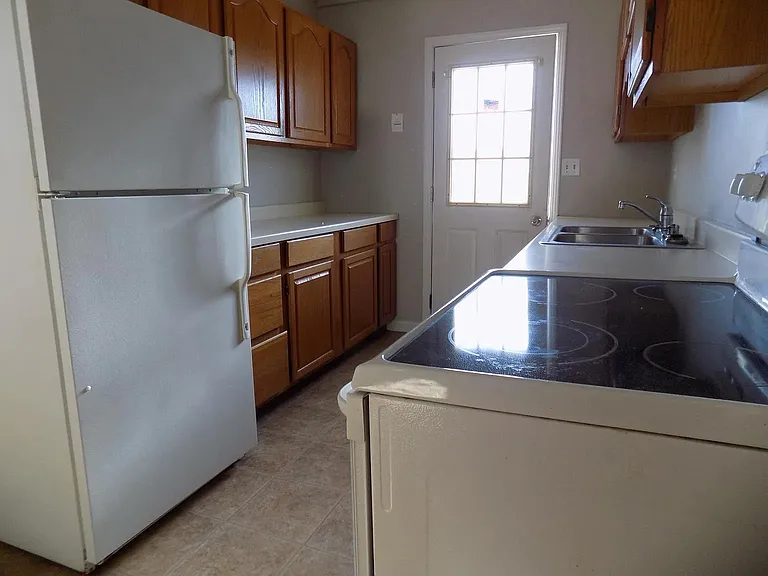 1425 Evans Ave — Photo 10