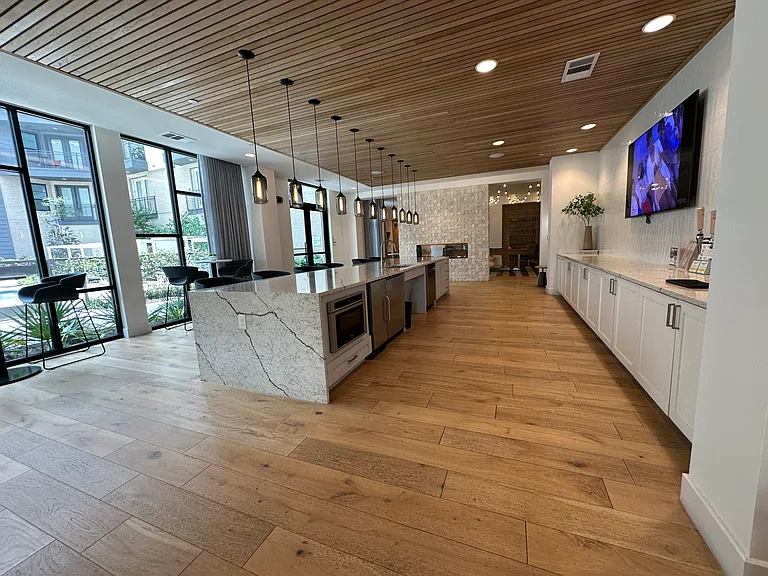 E Riverside Dr — Photo 19