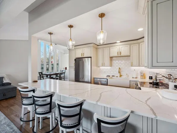 34 Lausanne COURT #2, Lake Geneva, WI 53147