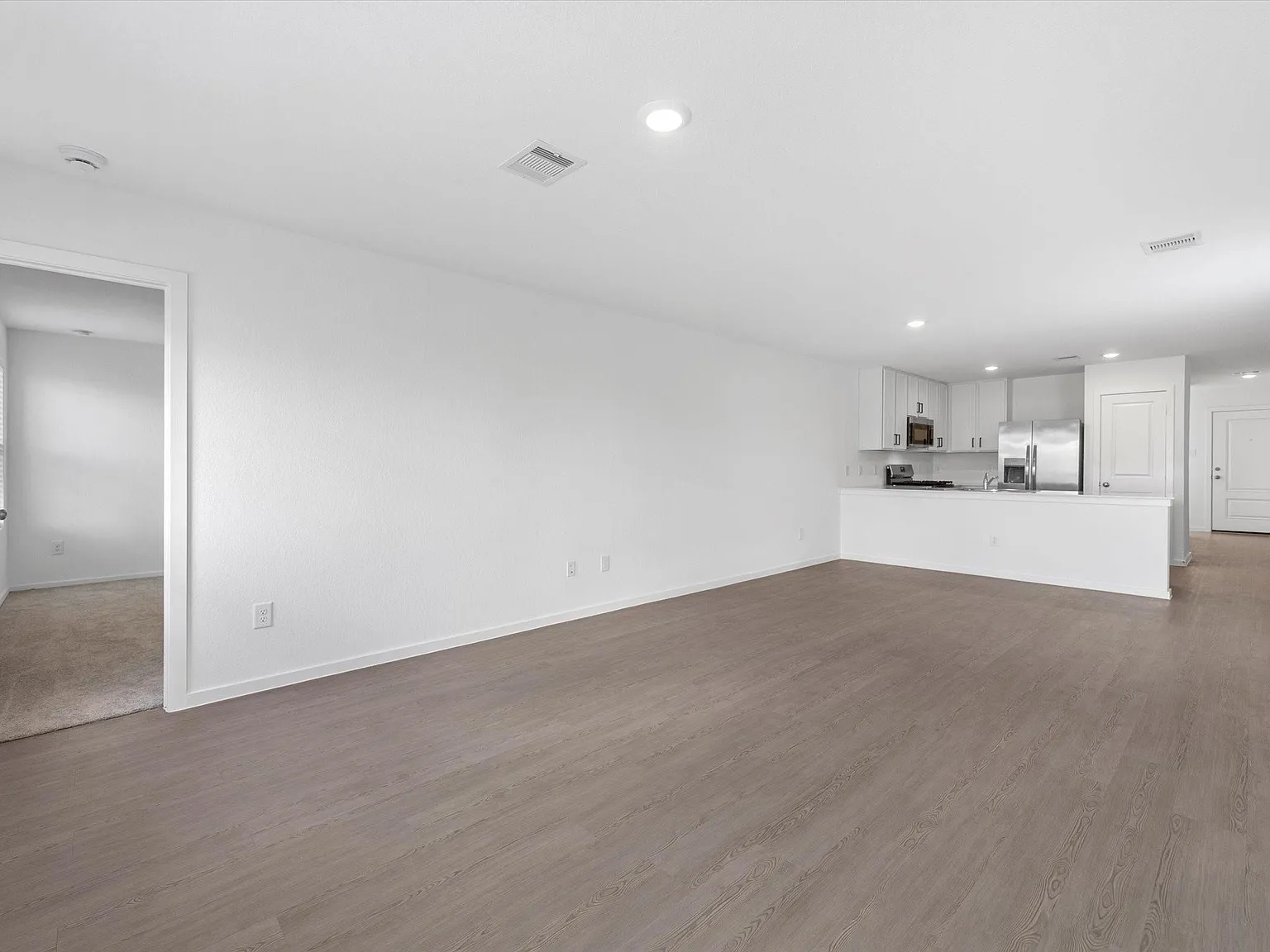 3 bed, 2.0 bath, 1464 sqft, $1,900 — Photo 3