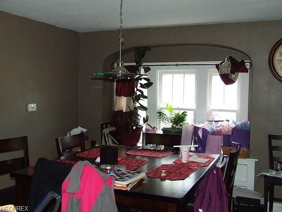 5th image of 963 Davies Ave