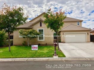 4793 N Emerald Peak Dr, Clovis, CA 93619