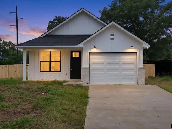 307 S Langham St, Troup, TX 75789