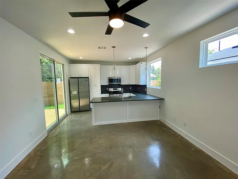 2500 Sweeney Ln #B — Photo 4