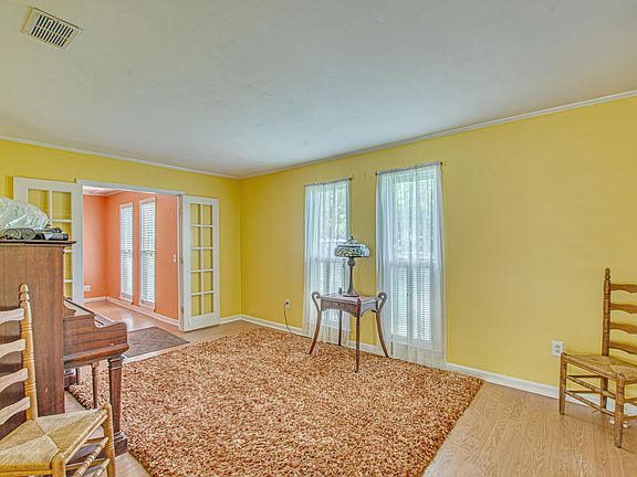 5th image of 102 Trenholm Dr