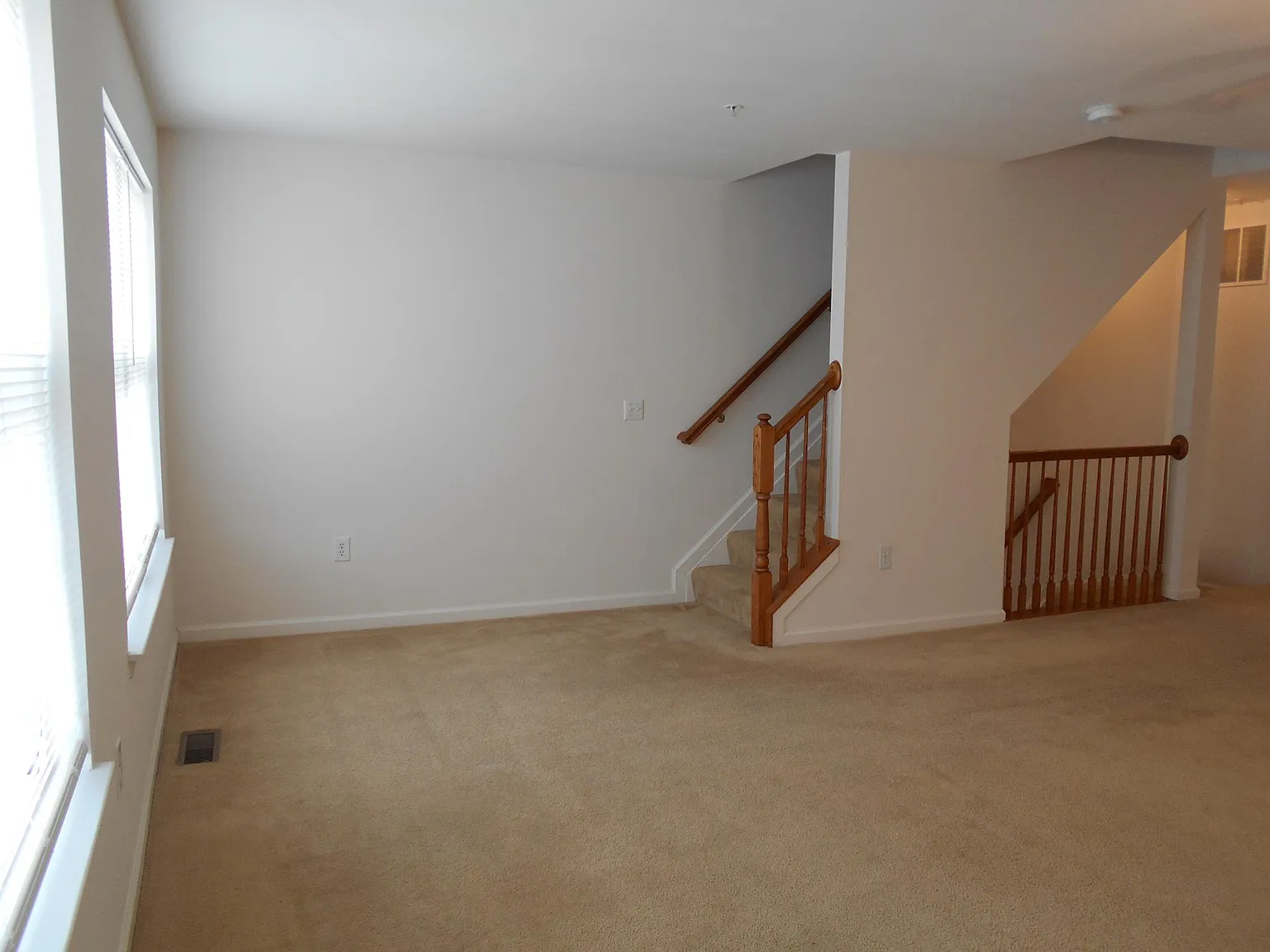 3 bed, 2.5 bath, 2060 sqft, $2,050 — Photo 4