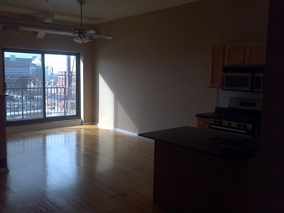 2nd image of 1000 E 53rd St Unit 206
