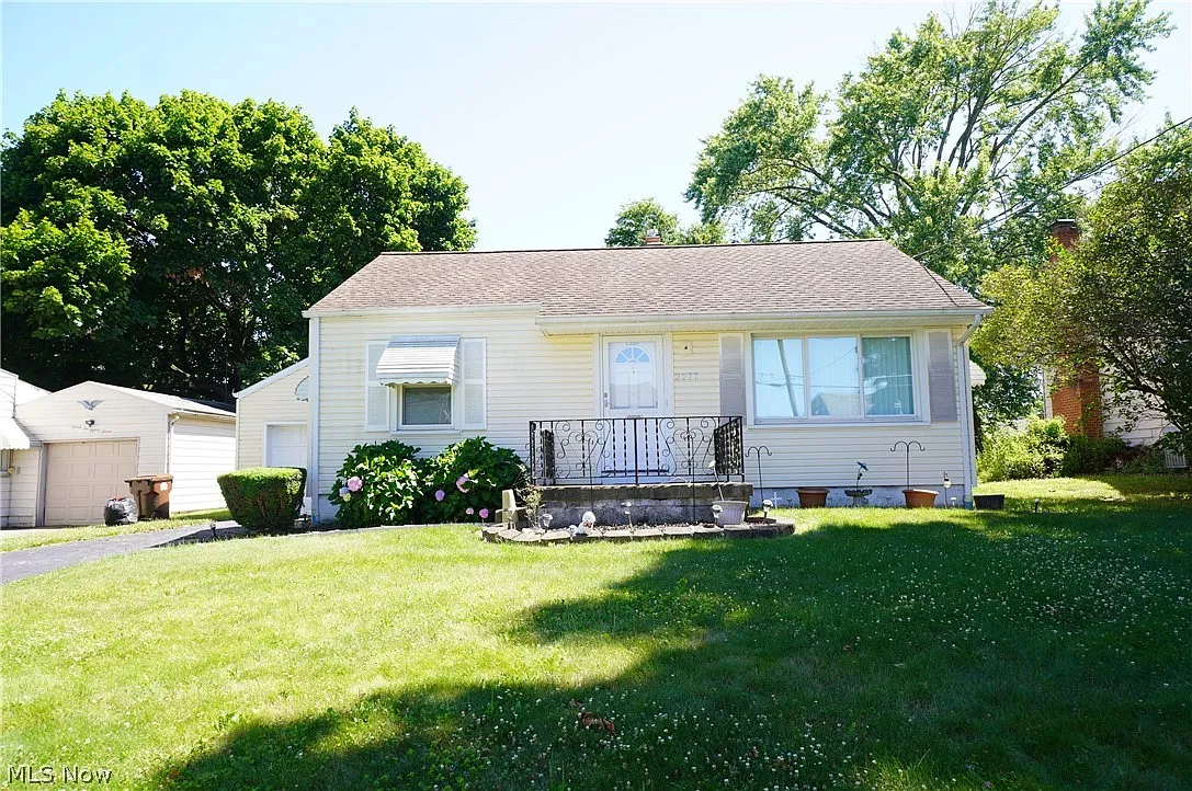 2277 W Manor Ave photo 1