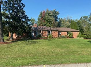 1606 Bracken Rd, Bloomfield Hills, MI 48302