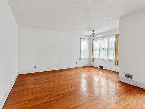 3rd image of 925 Worcester St