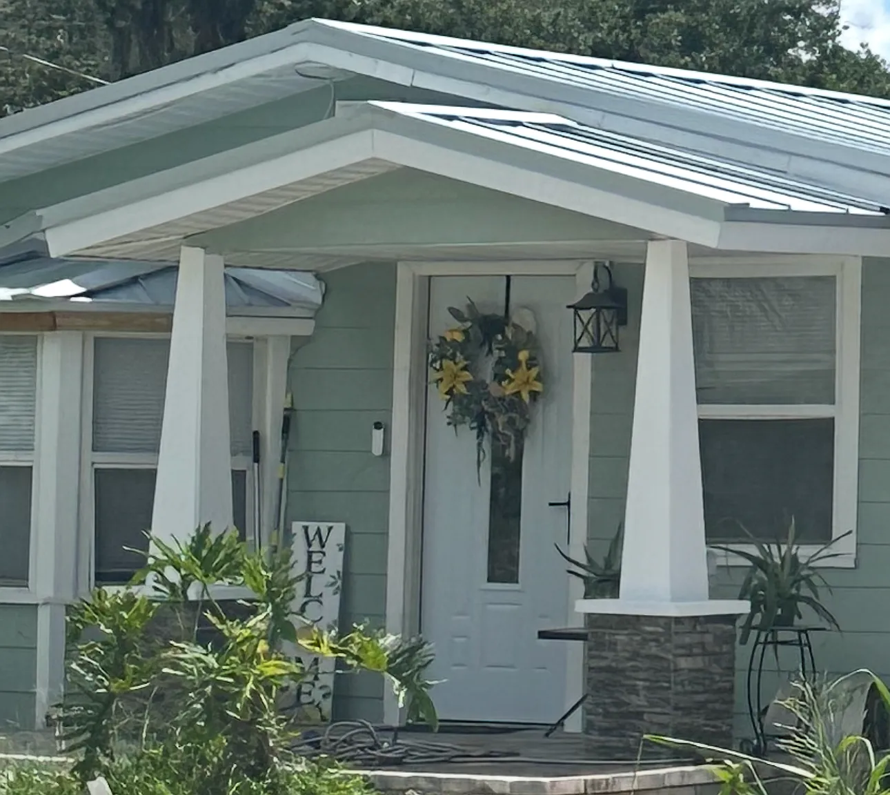 3 bed, 1438 sqft, $2,100 — Photo 1