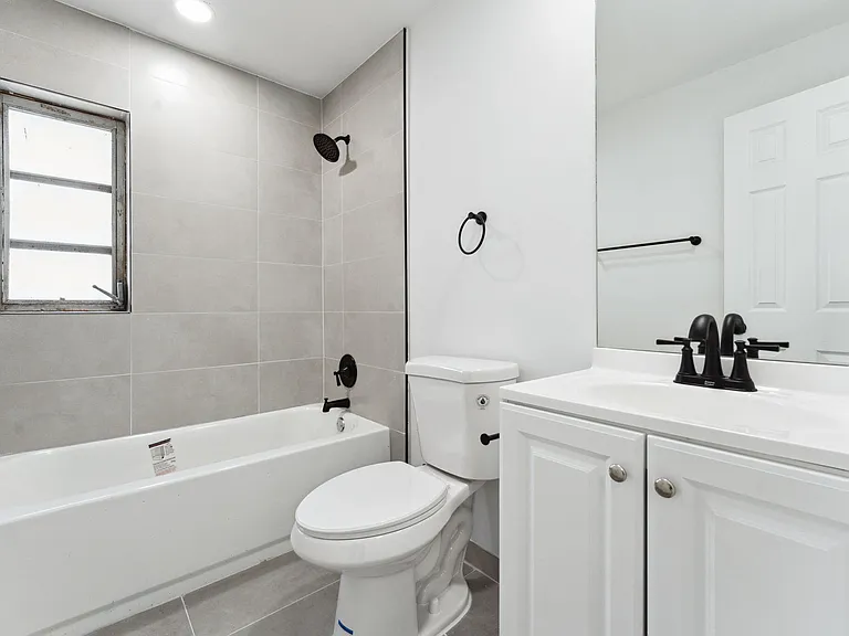 573 NW 2nd Way — Photo 5