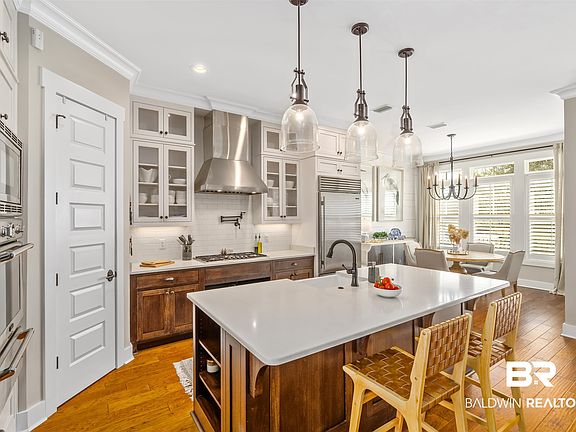 4th image of 536 Artesian Spring Dr