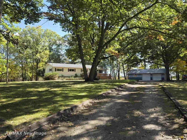 13977 W Burt Rd, Chesaning, MI 48616