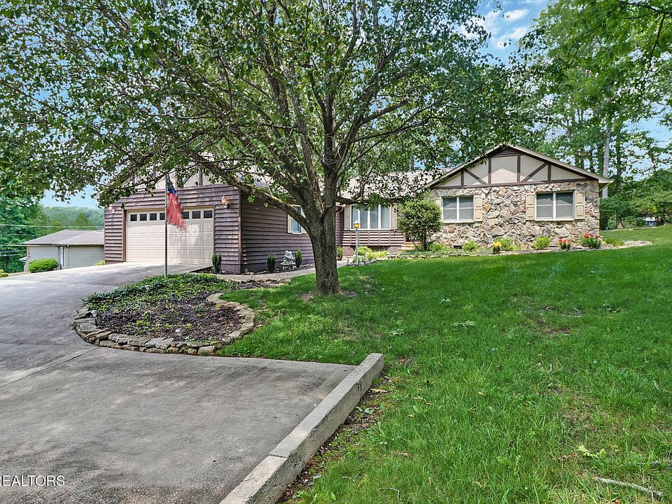 1st image of 207 Snead Dr