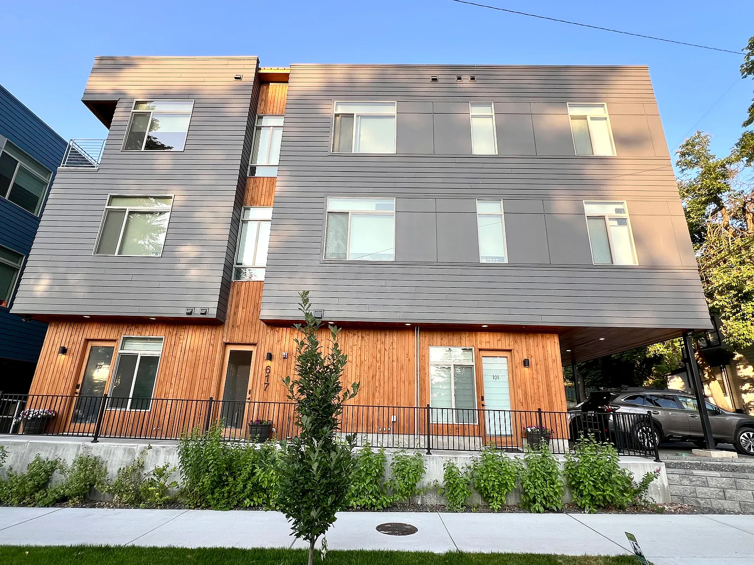 617 S Adams St — Photo 2