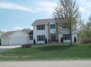 N9438 Andrew Dr, APPLETON, WI 54915