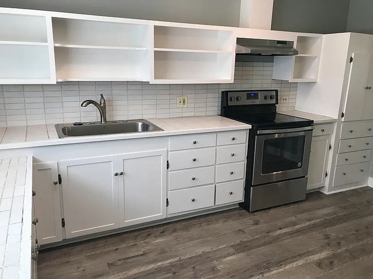 212 Park Ave — Photo 5