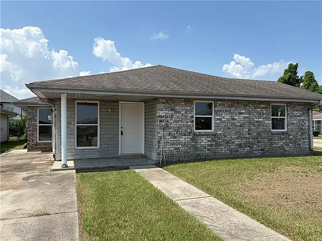 9012 Amour Dr