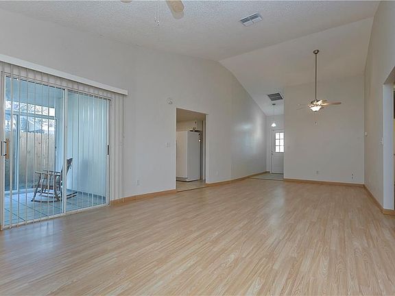 4th image of 5842 Darren Ct N