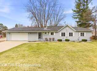 526 S Maple St, Hemlock, MI 48626