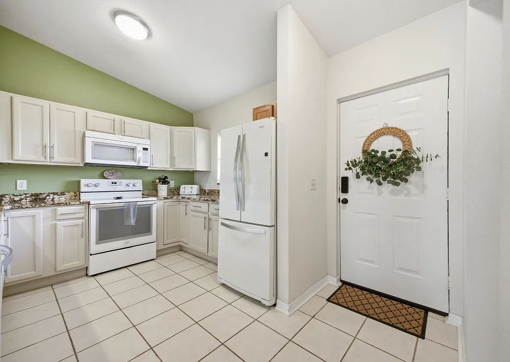 2 bed, 1070 sqft, $3,500 — Photo 2