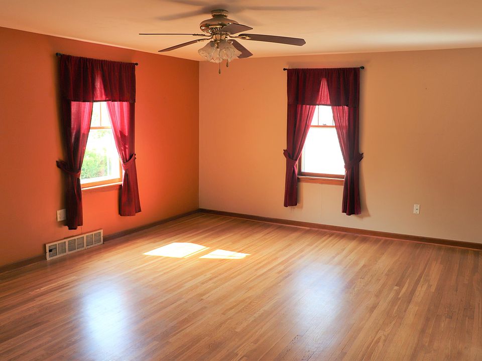 1615 S Main St, Aberdeen, SD 57401 Zillow