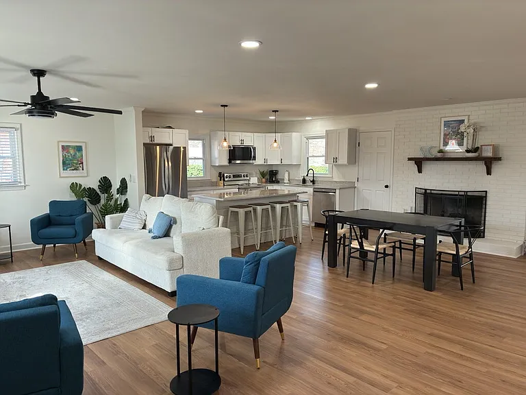 304 Pine Knoll Dr — Photo 2