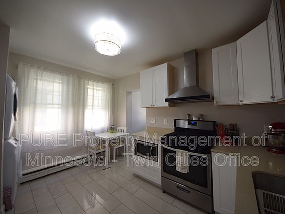 3rd image of 2549 Aldrich Ave S #1